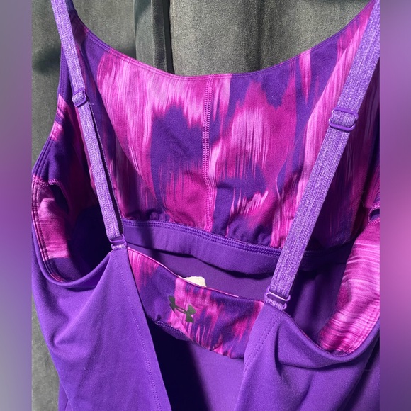 Under Armour Workout Top with Built in Bra | MEDIUM | Adjustable Straps - Picture 11 of 11